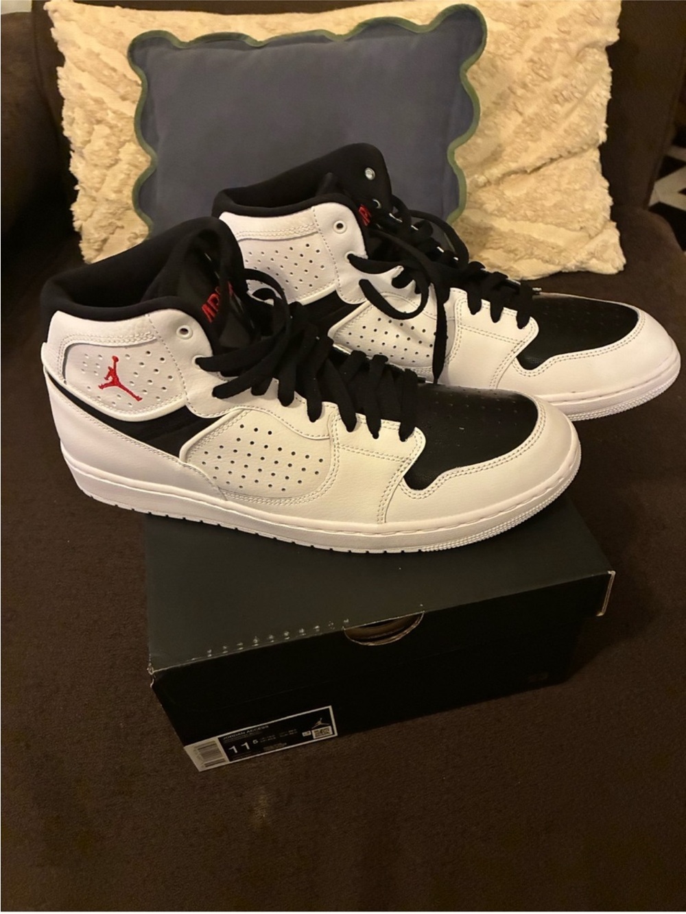 Michael Jordan Access Black & White Mid-Top Men's Basketball Shoes NEW size 11.5